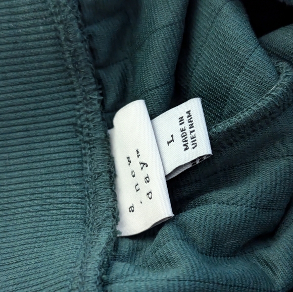 Ultra Soft Target Brand A New Day Forest Green Joggers/Sweatpants Loungewear - Picture 3 of 3